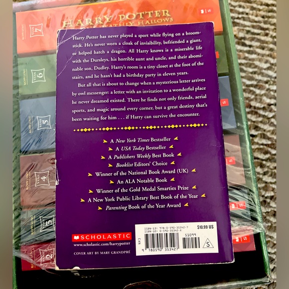 Harry Potter Paperback Box Set (Books 1-7) - Picture 7 of 7